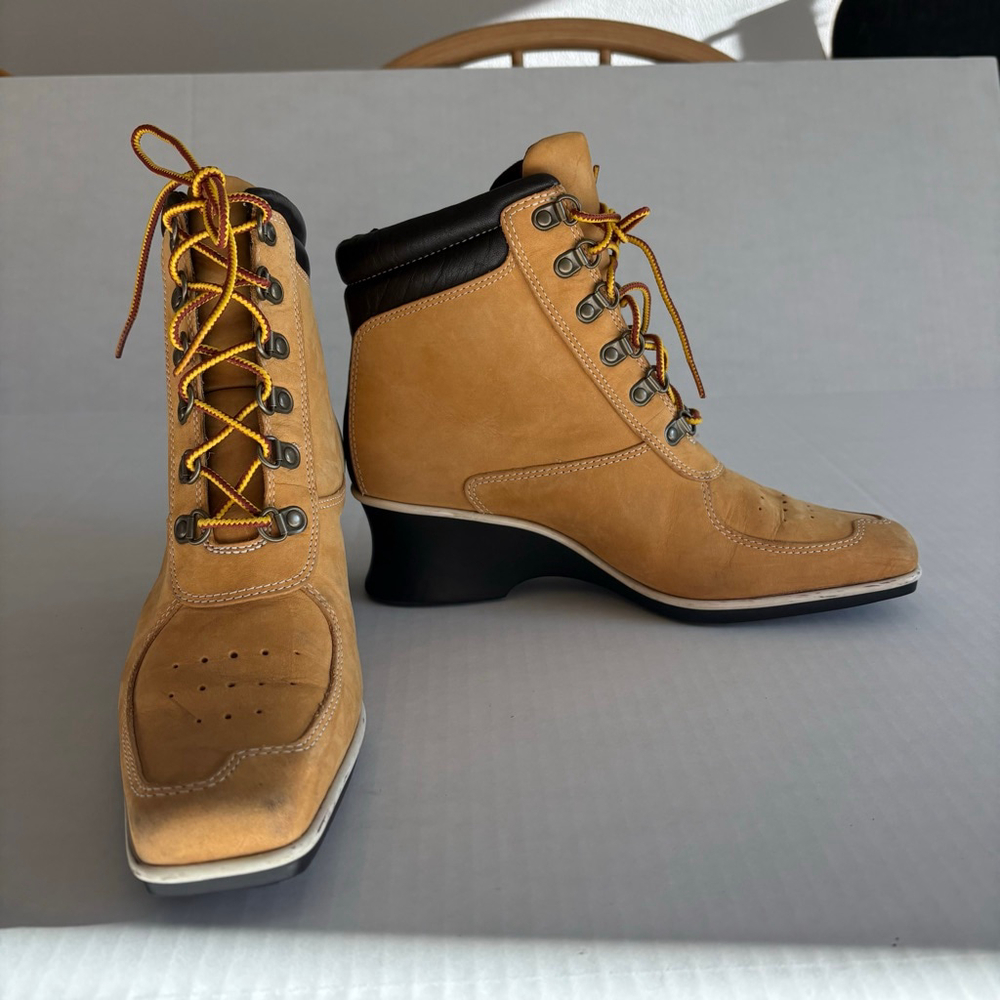 Timberland square toe lace up suede wedge heel booties size 7.5